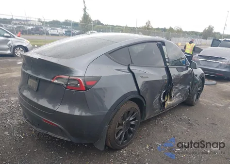 2023 Tesla Model Y Awd/Long Range Dual Motor All-Wheel Drive из США, поврежденный, VIN 7SAYGDEE5PA033940